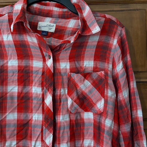 Universal Thread button down - Picture 3 of 3